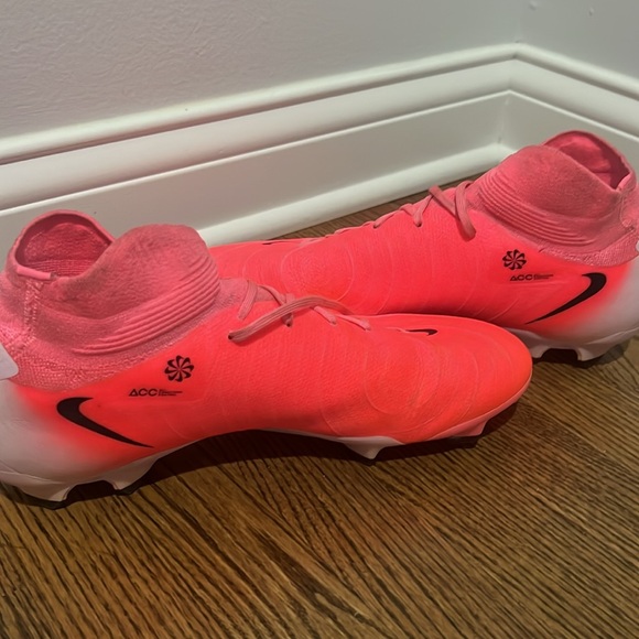 Nike Phantom Luna Soccer Cleats - Picture 2 of 6